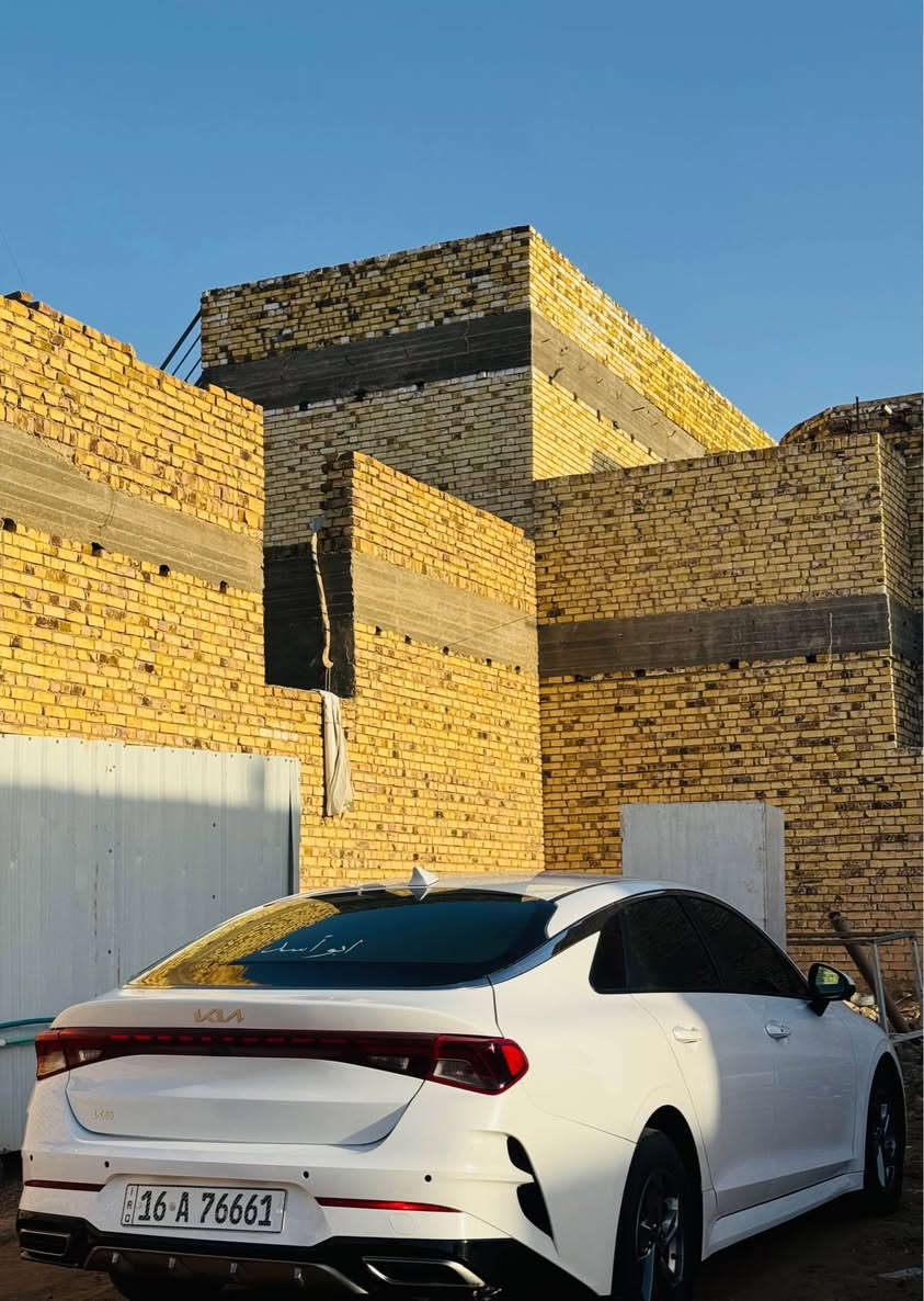 السلام عليكم k5  للبيع – K5 LXS موديل 2023

ضرر السياره حافة قبق الجنطة فقط ،الباقي بدون دواخل وبدون ايرباك وبدون بچم مابيها اي ضرر غير قبق الجنطه الباقي كفاله 

المواصفات::

 . صندوق ذكي يفتح تلقائيًا عند الاقتراب (Smart Trunk)

 . محرك 1.6 تيربو – 4 سلندر قوي واقتصادي

 . كير أوتوماتيك 8 سرعات (أفضل من CVT)

 . نظام دفع أمامي FWD

 

 .  أنوار أمامية LED + DRL (نهارية)

 

 . تشغيل بصمة (Push Button Start)+بصمة ابواب 

 . دخول ذكي بدون مفتاح على جميع الأبواب

 . تشغيل عن بُعد (Remote Start)

 . شاشة وسطية لمس 8 إنش تدعم Apple CarPlay وAndroid Auto

 . كاميرا خلفية عالية الوضوح

 . حساسات كاملة 

 . نظام صوتي بـ6 سماعات عالية النقاء

 . تحكم كامل من المقود (صوت – شاشة – مثبت سرعة)

 . مثبت سرعة (Cruise Control)

 . نظام الثبات الإلكتروني ESC + مانع انزلاق ABS

 . مراقبة ضغط الإطارات TPMS

 . مرايا كهربائية مع إشارات انعطاف

 . وضعيات قيادة (عادي – سمارت -رياضي – اقتصادي)

 . إنارة داخلية 

 . مساحات أوتوماتيكية + حساسات مطر

 . مخارج USB أمامية وخلفية

رقم السياره قادسيه معوقين 

مكان السياره الديوانية رقم التواصل 

***********

صور امريكا بالمنشور ديوانية, القادسية
