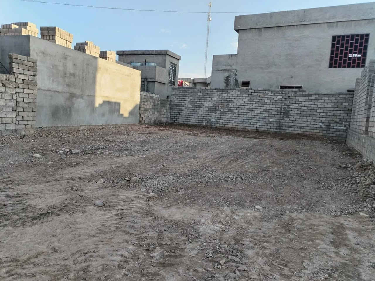 قطع أراضي للبيع وين تريد موجود اتصل ودلل شكد تريد عندي وسعار مناسبه جدا ***********
