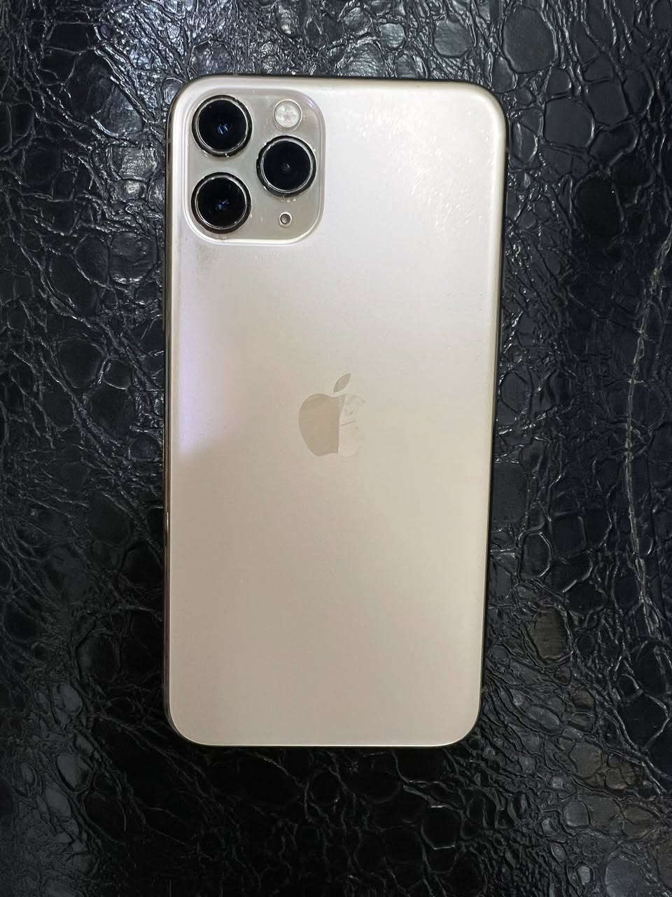 ايفون 11 برو  ذاكره 256 مامبدل بي اي شي مكفول من كلشي ونضيف جدا بطاريه 83 بلاد سعره 325 (***********)

