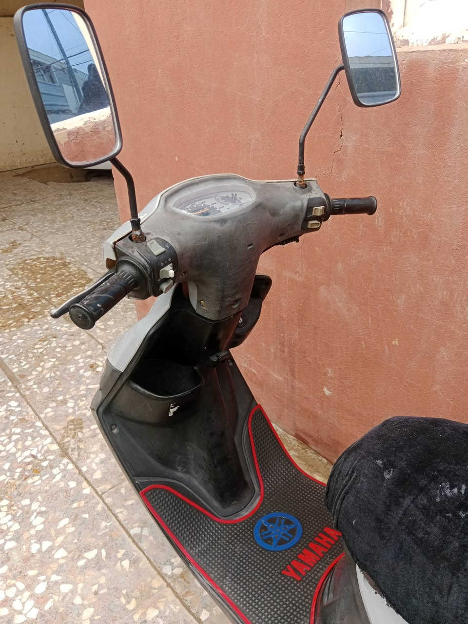 السلام عليكم 

دراجه ماكس قچمه 
دراجه حاويه صارلها عندي خمسه اشهر كلش جديده
متذب عليها ألف كابريتر جديده تاير خلفي جديد بعده بخطته سلف شغال باتري قبل سبوع شديته هندر شغال زنون بلادي مري ضفتلها ترايك 120 إذا  اقل مرجوعه كلش ناعمه وحلوه عنوان الدراجه نجف سعرها مناسب اتصل على واتساب مكلف بلنشر اخوان رقم الهاتف ***********
