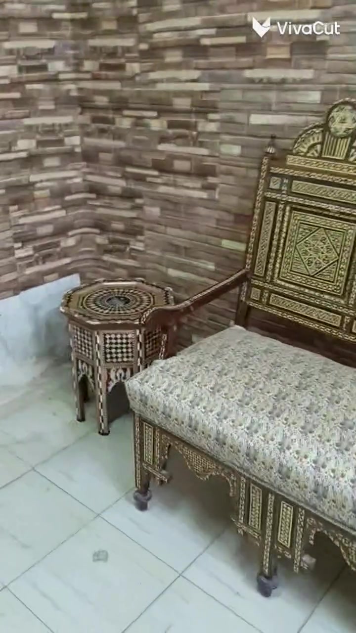#عروض_محدودة .....! ((  1500 $    )) مبروك لاول حجز

"ليس مجرد أثاث، بل تحفة فنية تزداد قيمتها مع الزمن. صالون شرقي فاخر لعشاق التميز والفخامة

#متوفر_الآن ثلاثية  +  6 كراسي  +  طاولتين
0980240152
0968379833
#دمشق___جرمانا 
مع امكانية التوصيل والشحن للمحافظات والبلدان


**إذا كنت صاحب هذا الإعلان وتريد حذفه لأي سبب، رجاءا أرسل رسالة إلى الدعم الفني**