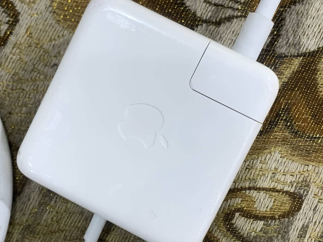 شاحنه البتوب اصليه ابل سعرهه35
***********
