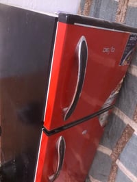 مكلف بالنشر ثلاجه للبيع نضيفه استخدام قليل السعر ١٦٠ وبيهة مجال قليل ر...