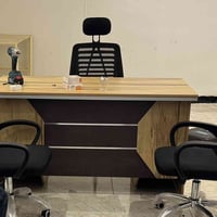 ميز مكتب • ٣ كراسي • جديد غير مستخدم