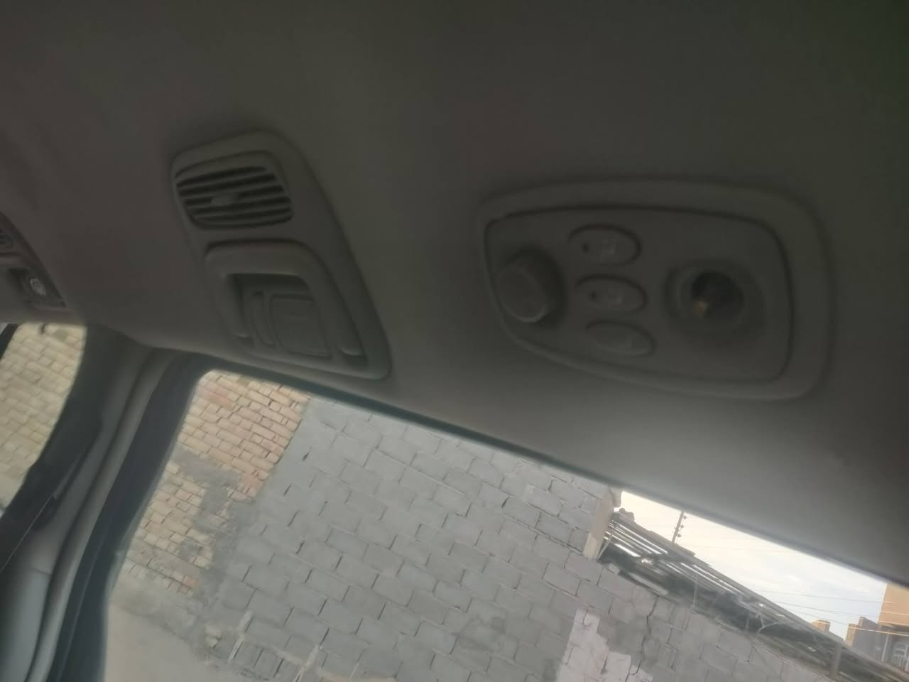 سيارة سينا موديل 2008 وارد امريكي رقم ديالى مشروع وطني كير ومحرك خير من الله مصبوغه جماليه بدون دواخل السعر 115 وبيه مجال /   اتصال ***********
