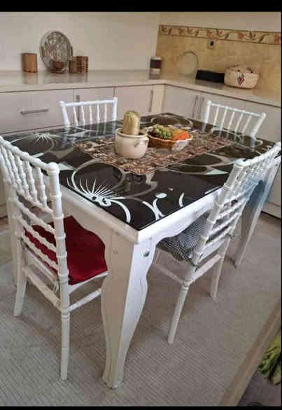 مێزی نان خواردن بۆفرۆشتن پاک وبێ عەیب نرخ 85هەزار لەسلێمانی ژ.م*********** السليمانية
