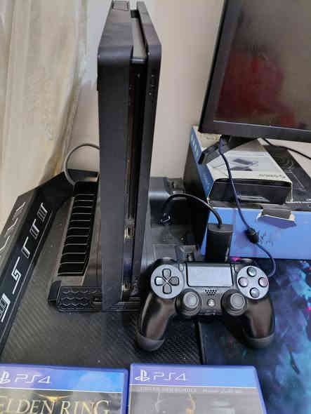 بلي فور سلم اصلي اون لاين اخر تحديث ما مفتوح لوك بس نضفته  ملحقات مع قرص بلاك اوبس 6 وقرص ايلدن رينق مع جوستك بدون كارتونه ضاعت سعره 250 وبي مجال مكاني كربلاء المقدسة حي العسكري رقمي ***********
