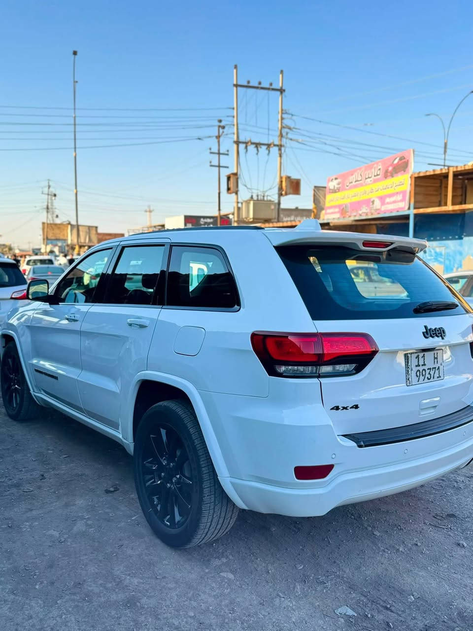 جيب شيروكي بلاك توب 
موديل 2018 أمريكي 
بغداد دولي سنويه لغايه 2030
ماشيه 225 الف بدون صبغ 
حادث بنيد مصلح نفسه 
مكان السياره ميسان 
للتواصل ***********
السعر 190 وبيه مجال
