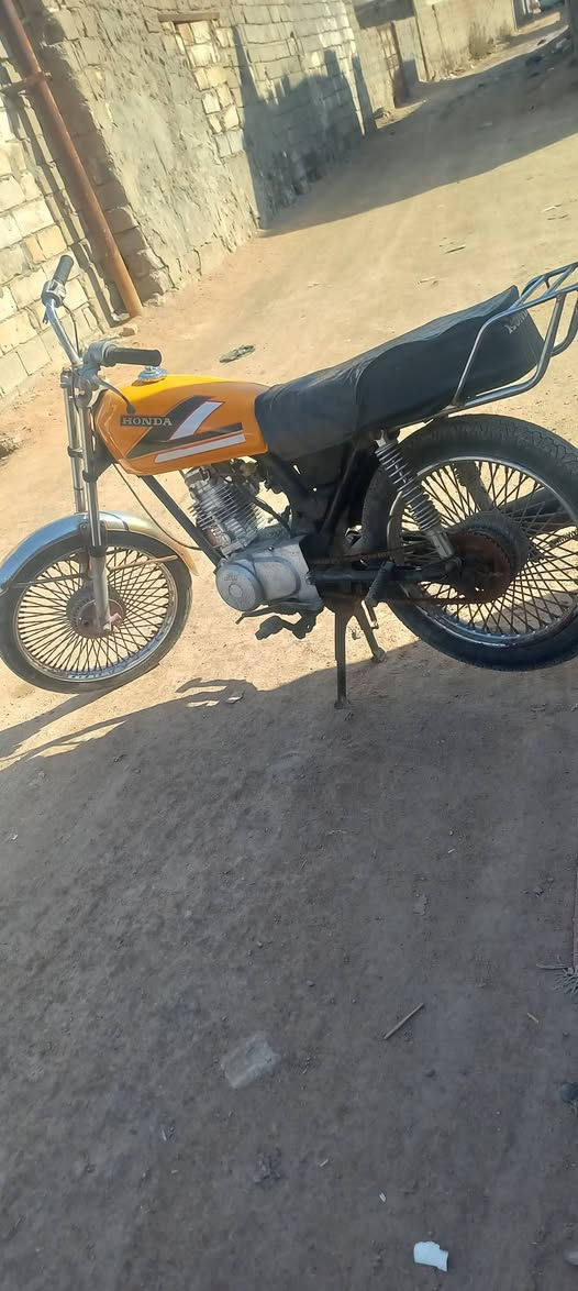 سلام عليكم دراجه دوات البيع سعرهه 300 بيه مجال مكاني تنومه  ***********
