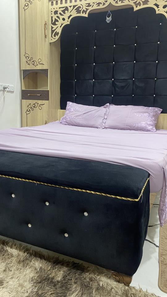 السلام عليكم 
غرفة نوم للبيع  السعر مليون و٧٠٠ للتواصل واتساب ***********
