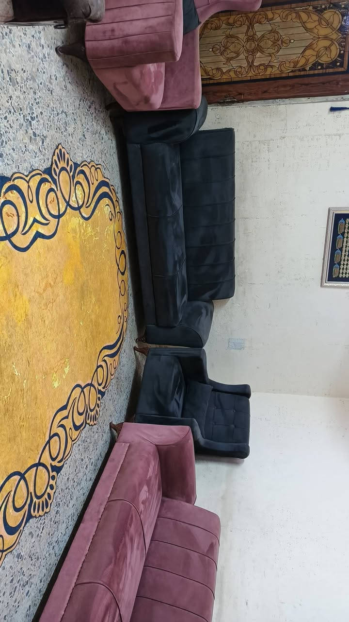 تخم 8 مقاعد تركي تكمه ثقيل كلش نظافه 90%سعر 240 وبي مجال مكان البياع يوجد توصل بكروه رقم يوجد وتساب ***********
