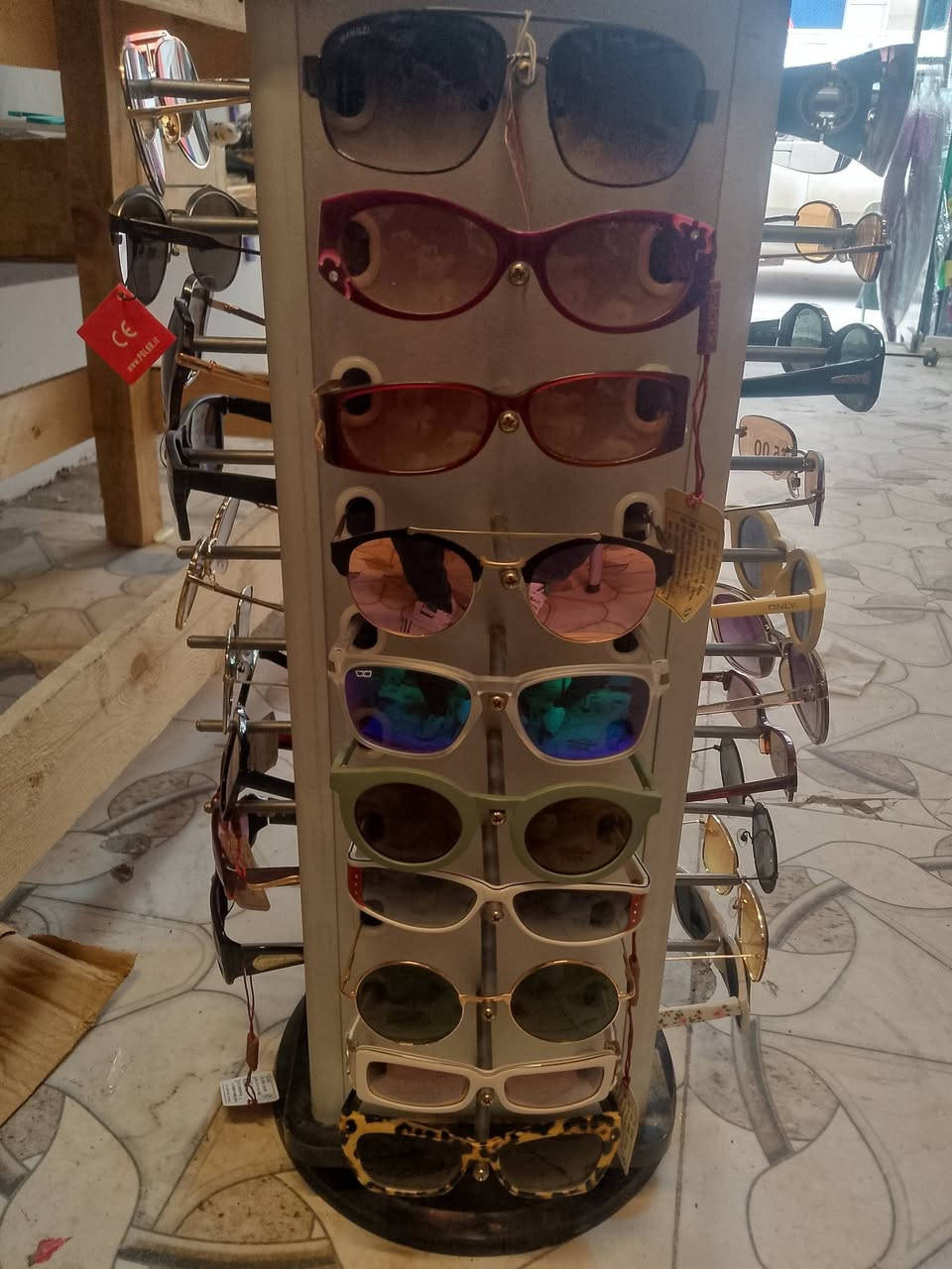 السلام عليكم
عارضه نضارات مع نضارات مشكل العد من ال 160الى 175قطعه 
سعرهم كلهم مع العارضه ب 100 الف يعني تطلع القطعه ب 500تقريبا
وتوصيل مجاني 
نضارات مشكل يجون


**إذا كنت صاحب هذا الإعلان وتريد حذفه لأي سبب، رجاءا أرسل رسالة إلى الدعم الفني**