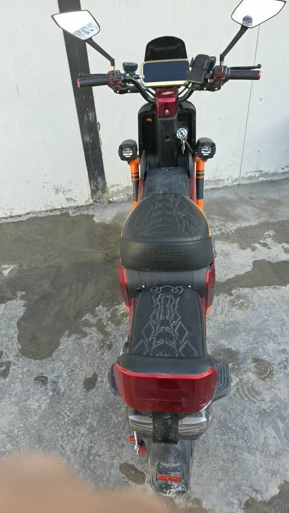 دراجه شحن x900  شغاله و كلشي مابيها اي عطل مابيها(عده الشاشه هي و تبديلتها ب 25)
فقط كسر صغير ما ياثر بالجاملع
الدراجه بيها صندوق وسيطي
ملف 1300 واط 
تمشي 60 حقيقي
5 بطاريات حجم كبير 
الدراجه للبيع للتواصل او الشراء الرقم 
***********
سعر 380 الف بغداد, العراق
