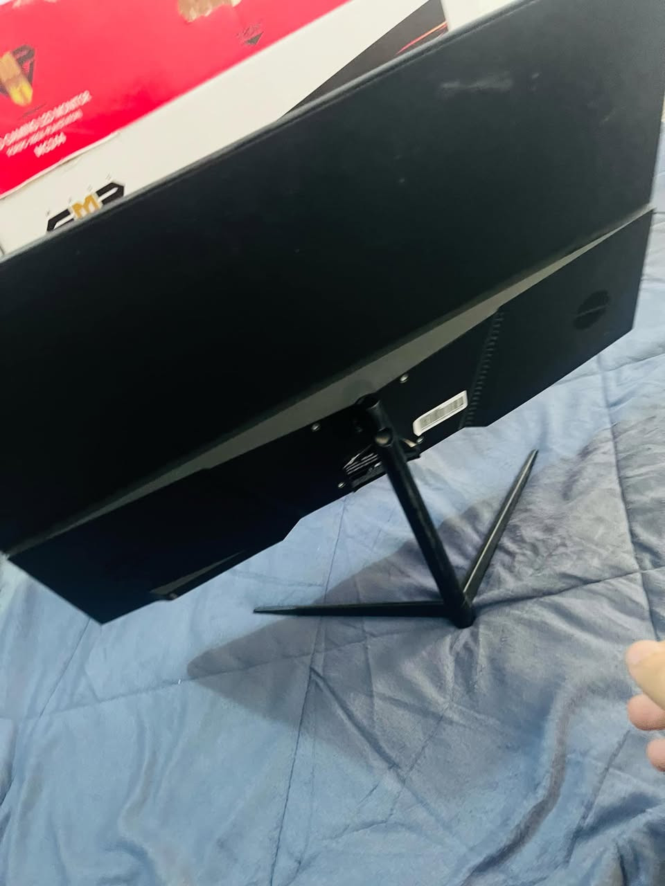 شاشه من شركة Mass
144hz
حجم 24
السعر 100 
مكاني كوت
‭***********
او خاص
