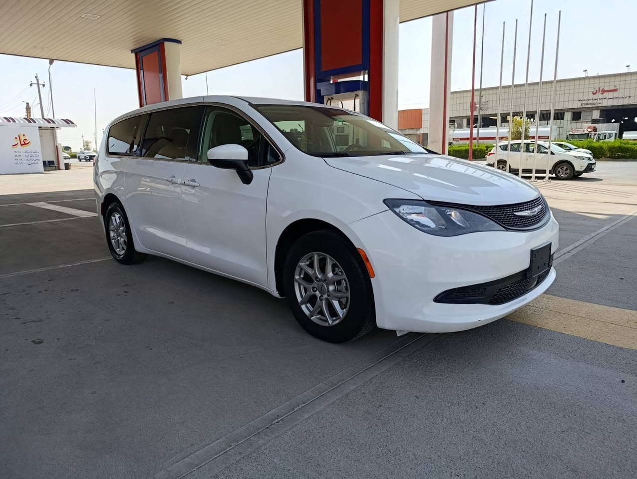 🚘 كرايسلر فيوجر  2024

- وارد امريكي 
لون ابيض
- ضرر : جاملغ امامي يمين و نص بوند و جاملغ امامي يسار شبر و بدون ايرباك (كافه الايربكات سليمه 100/100 
- رقم شاصي  2c4rc1cg6rr153000

- محرك V6 سعة 3.6 لتر
- كير أوتوماتيك
- الأبواب سلايد كهربائية
- مراقبة النقطة العمياء مع تنبيه على المرايا الجانبية
-  تنبيه الاصطدام الأمامي صوتي وبصري
-  بريك تلقائية لتفادي الحوادث أو تقليل شدتها
-  نظام تثبيت السرعة التكيفي يتحكم بالسرعة حسب حركة المرور ويوقف السيارة ويعيد تشغيلها تلقائيً
- شاشه لمس تدعم Apple CarPlay و Android Auto
-  4 مايكروفونات
-  منافذ USB و HDMI
-  ماسحات زجاج أوتوماتيكية تعمل عند نزول المطر وتعدّل سرعتها حسب الشدة
-  سيارة متكاملة، عائلية، فخمة، مريحة وآمنة، وجاهزة للاستخدام مباشرة

 السعر: 182$ ورقه بدون رقم 

تترقم محافظات الاقليم 
اربيل دهوك سليمانيه 

تترقم خصوصي و تكسي حسب رغبه المشتري👍

عنوان:اربيل شركة نورالبصرة شارع ١٠٠م مدينه معارض 
للتواصل
***********
*********** أربيل, العراق
