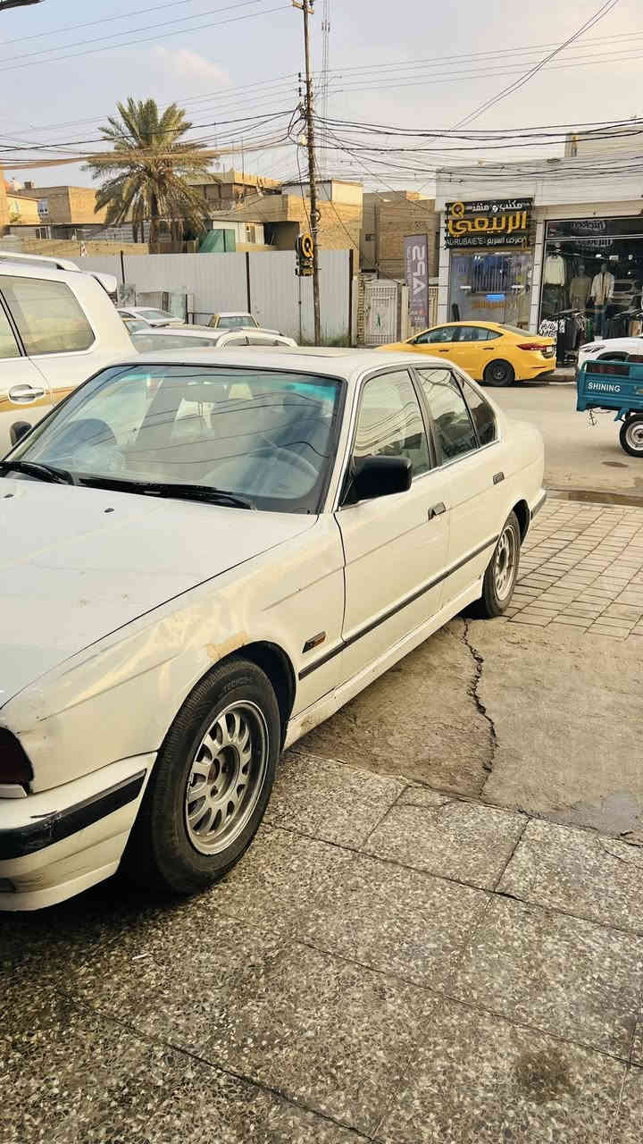 سلام عليكم 
بي ام موديل ١٩٩١  سياره مصبوغه كلهه 
جاهزه من كلشي 
مكينه وكير ففتي سلايت روف شغال تبريد شغال 
رقم بغداد انكليزي 
تحويل ثاني يوم مكان السياره  بغداد النعيريه 
السعر 42 
***********
