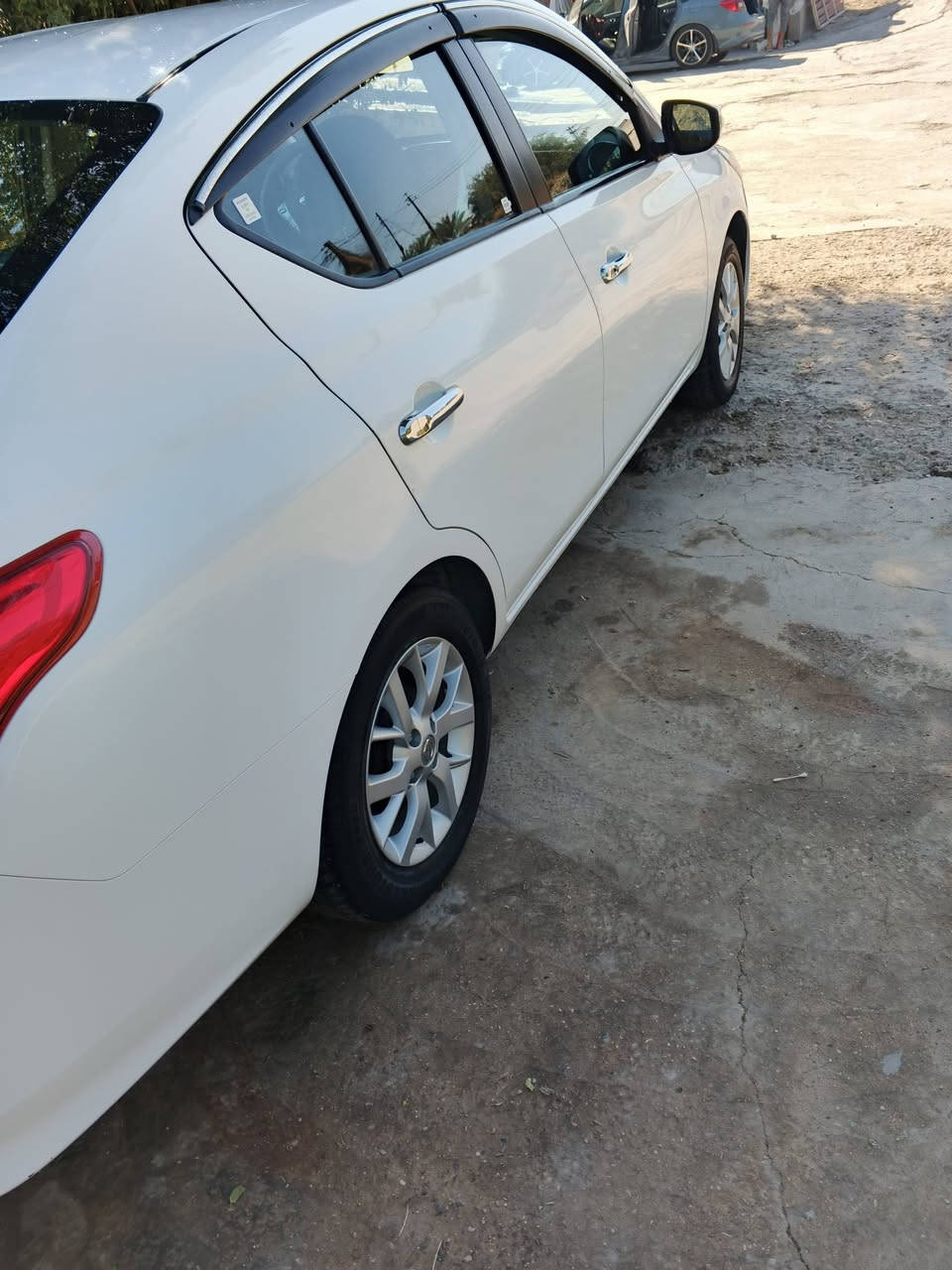 السلام عليكم نيسان سني مصري البيع السياره موديل 2023 كفاله عامه  ماشيه 41الف بس اكو مكان كما موضح بصوره يرادله تكحيل السياره خير من الله السبير بعده منازل فول مواصفات مري شفط اربع جامات كهرباء بصمه بلادي ويل كب بلادي السعر 118 وبيهة مجال بسيط رقم الهاتف *********** مكاني بغداد  تحياتي المدير الكروب
