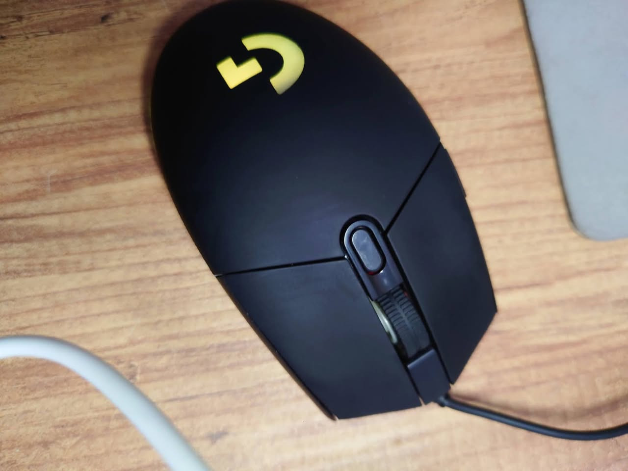 ماوس لوجتيك بل باكيت غير مستعمل السعر 15 جاي ينباع 35 الف
ماوس لمحبي الألعاب من ماركة Logitech، تصميم عملي وخفيف الوزن 85 غرام بإضاءة RGB، يحتوي على 6 ازرار بمستشعر ضوئي بحساسية تتراوح بين 200 – 8,000 DPI.

ماوس لمحبي الألعاب من ماركة لوجيتك، تصميم عملي وخفيف الوزن

مميزات الماوس :

- ازرار عدد 6 قابلة للتخصيص

- إضاءة RGB قابلة للتخصيص

- معالج نوعARM 32-BIT ذو حساسية بدقة عالية

- مستشعر ضوئي بحساسية تتراوح بين 200 – 8,000 DPI

- سرعة استجابة 1MS

- سلك بطول 2.1 متر

- الأبعاد : 116.6x62.15x38.2 ملم

- الوزن : 85 غرام
متوفر 3 قطع 
يوجد توصيل لجميع المحافضات


**إذا كنت صاحب هذا الإعلان وتريد حذفه لأي سبب، رجاءا أرسل رسالة إلى الدعم الفني**