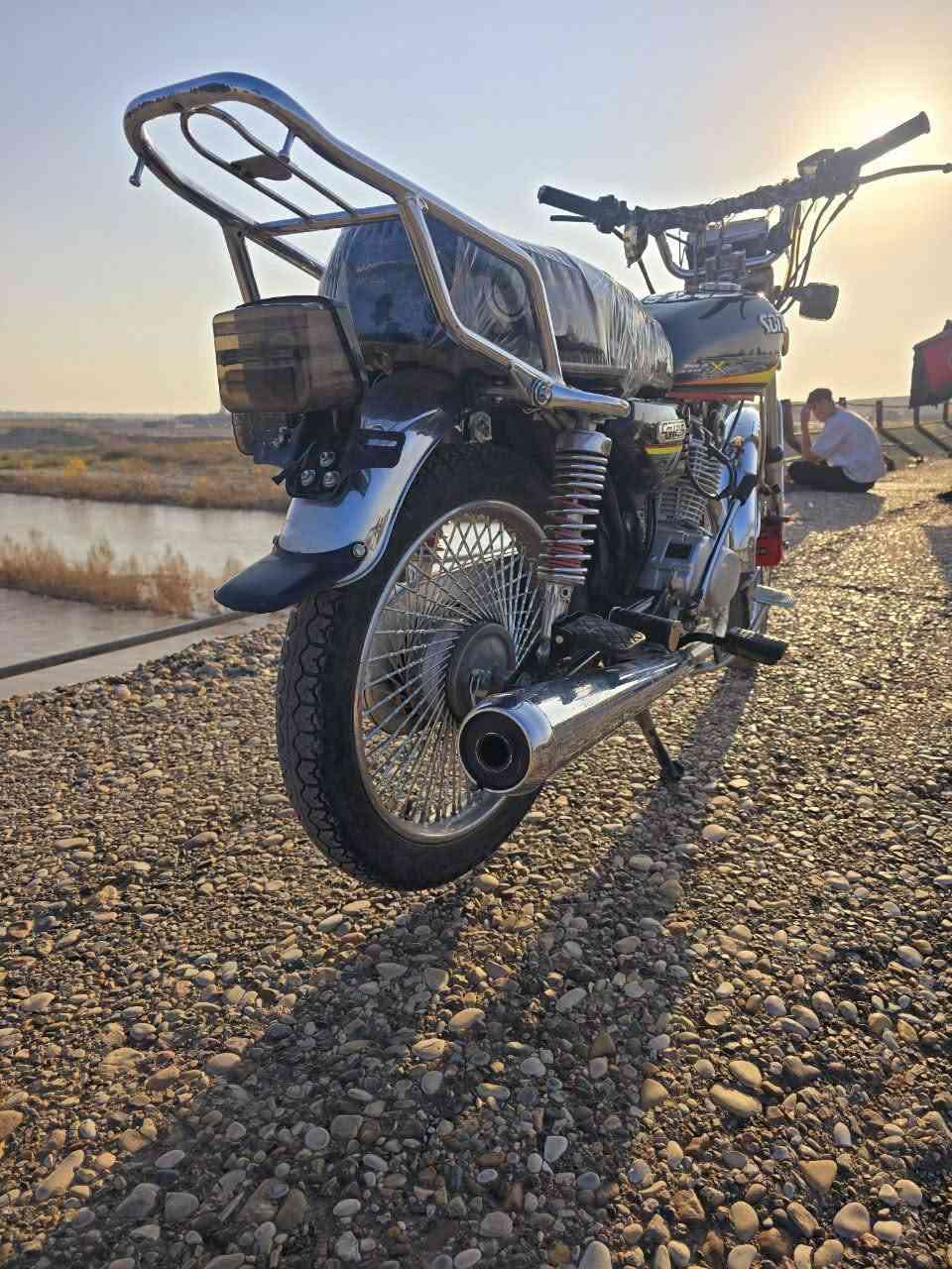 لبيع سونك موديل 24 كهربايات كله شغال ماعايزها شي أوراق بيها محرك مامفتوح السعر 600وبيها مجال
***********
