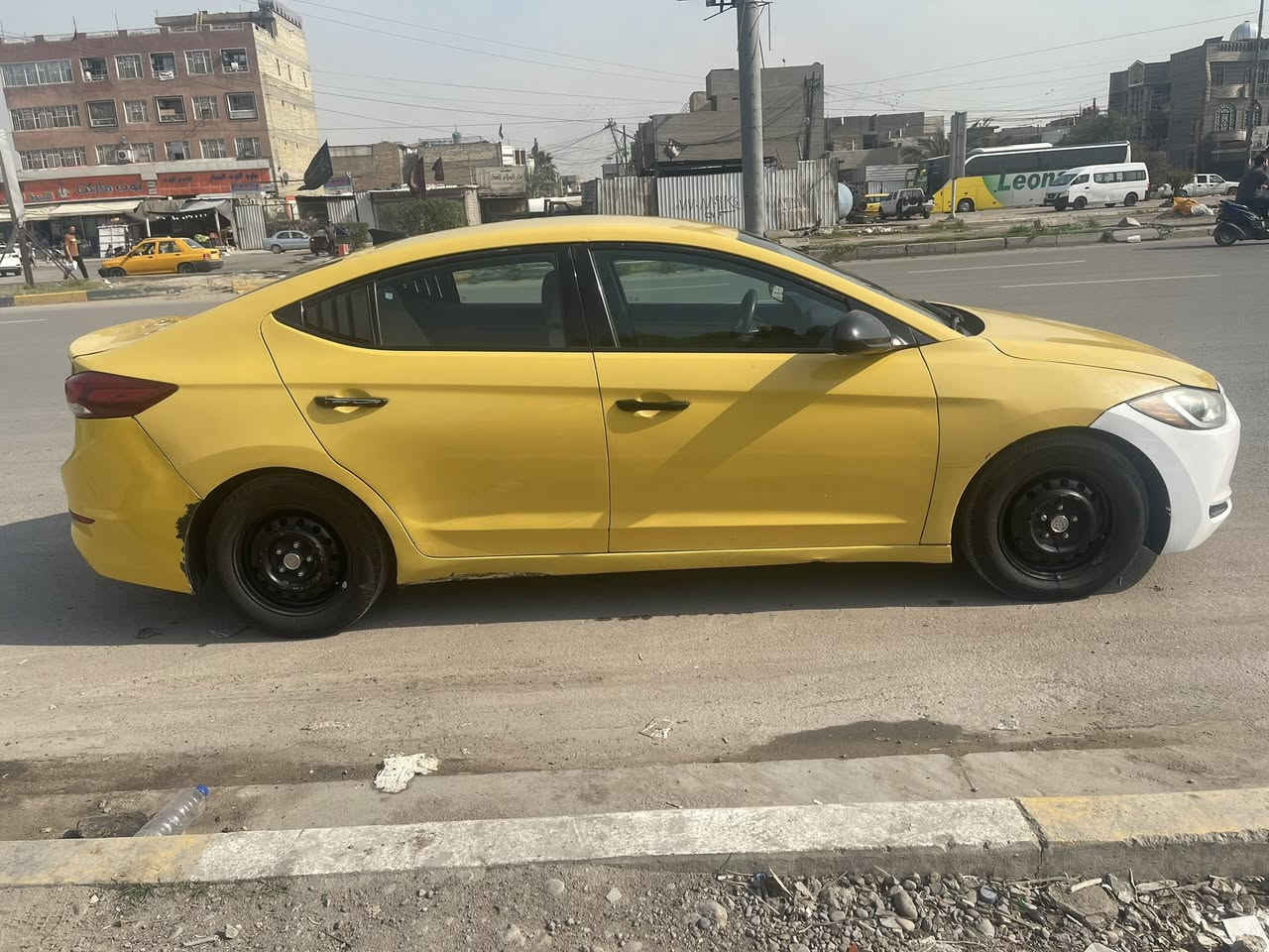 سلام عليكم شباب الانتره 2017 حادثه جاملغ وبنيد بدون دواخل السونار مرافق الصور وصور حادثه موجوده سياره نص فول كير مكينه مكفولات صدر تبريد جديد كله سياره خير من لله بس بيه ملاحضات كدامك بل صور سعرها 112وبيها مجال العنوان بغداد البلديات  رقم الهاتف ***********
