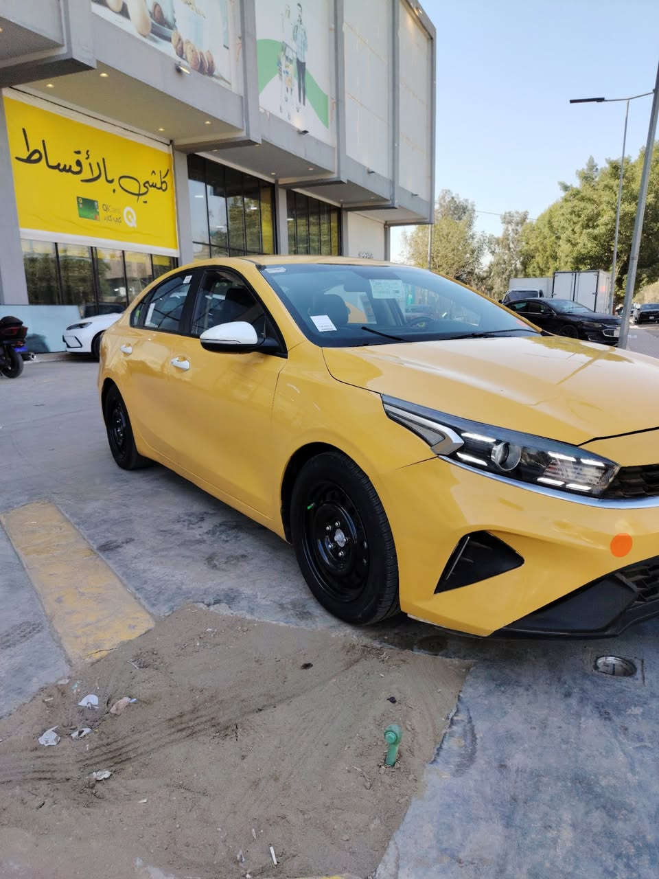 السلام عليكم
         سيراتو خليجي فووووول مواصفات عدا الفتحه 
كيا سيراتو خليجي 2022 جديده جدا
كير محرك 1600 دوش ممتاز جدا مامفتوح بي برغي
بصمه تشغيل وابواب وصندوق
لد امامي نهاري
ترحيب عند الاقتراب
مري شفط
كراسي جلد
راداد جانبي
حساس مطر
شاشه لمس وكامره دواره
جنطه ذكيه
تبريد ثلج بمعنى الكلمه
شاشه اعطال
اشاير بل مري
تبريد بيانو
مرايه تعتيم
تدفئه بل كشنات
فول تحكم ستيرن
تخم تاير جديد باتري جديد
منظومه غاز مع كارت الضمان
هيئه مصفره + رقم دولي الجديد سنويه 2029
سياره جاهزه مابيها اي نقص
سياره بعد بيها مواصفات  سعر 125 ورقه وبيها مجال للطيبين التساهل موجود وتأخذوها من عيوني بغداد قرب ساحه عدن *********** حيدر السعدي للبيع أو مراوس
