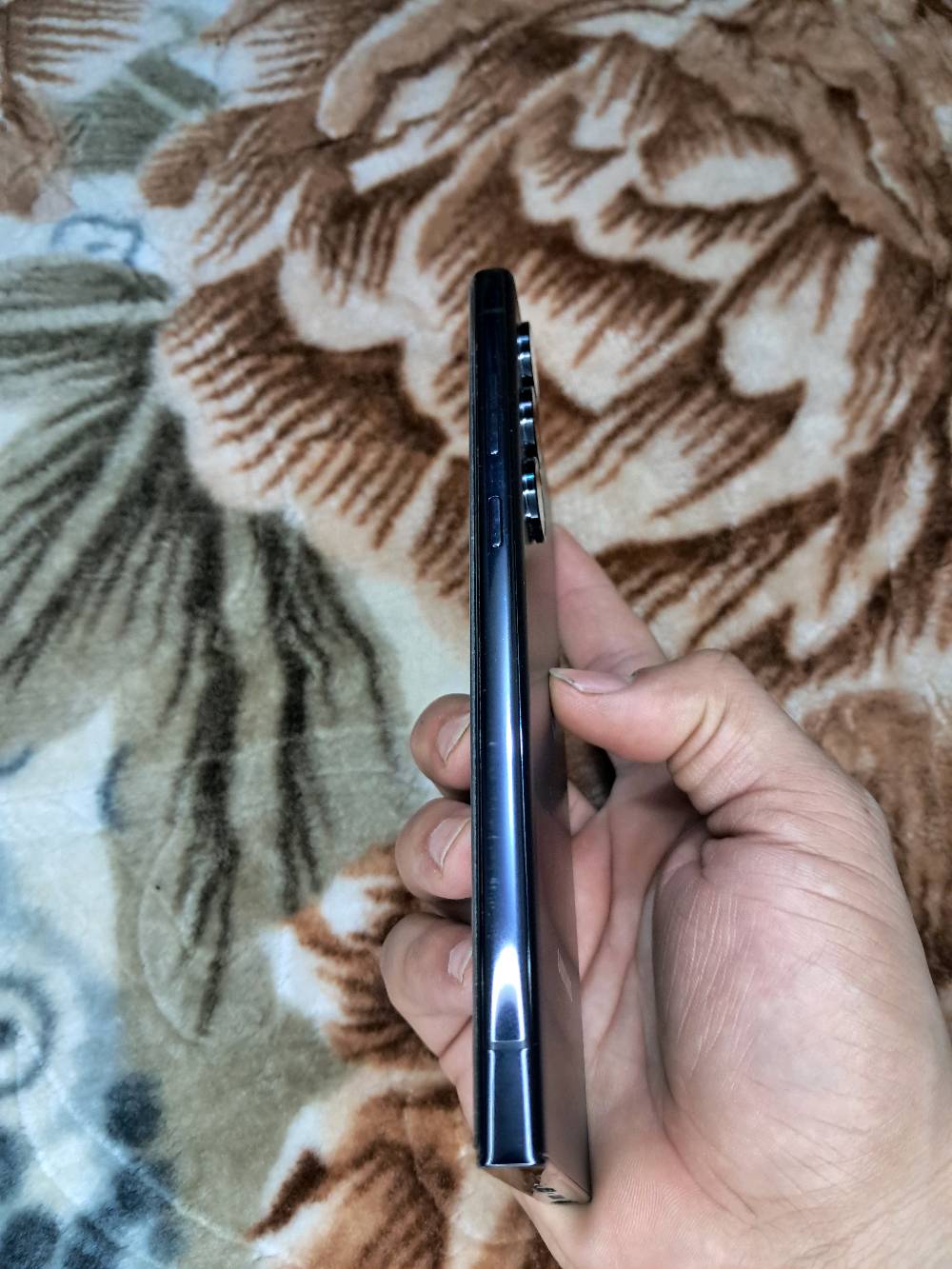 سلام عليكم ..اس 23 الترا شرق اوسط دبل خط✅
 ذاكرة  256 /12 داخلية 12 ✅
كارتون ملحقاتة كاملة ✅
 نضافة 99% موضح بالصورة (الجهاز جان مضموم)✅
محتفظ بي وما متعوب ابدا لعبة منازلة  بي ✅
مكفول كفالة عامة وتربروف ✅
مواصفاتة معروفة ميحتاج اشرح كامرة وبطارية وكذا ..
السعر (750) بي مجال بسيط حك الجية فقط✅

هاتف *********** اتصال او واتساب ✅