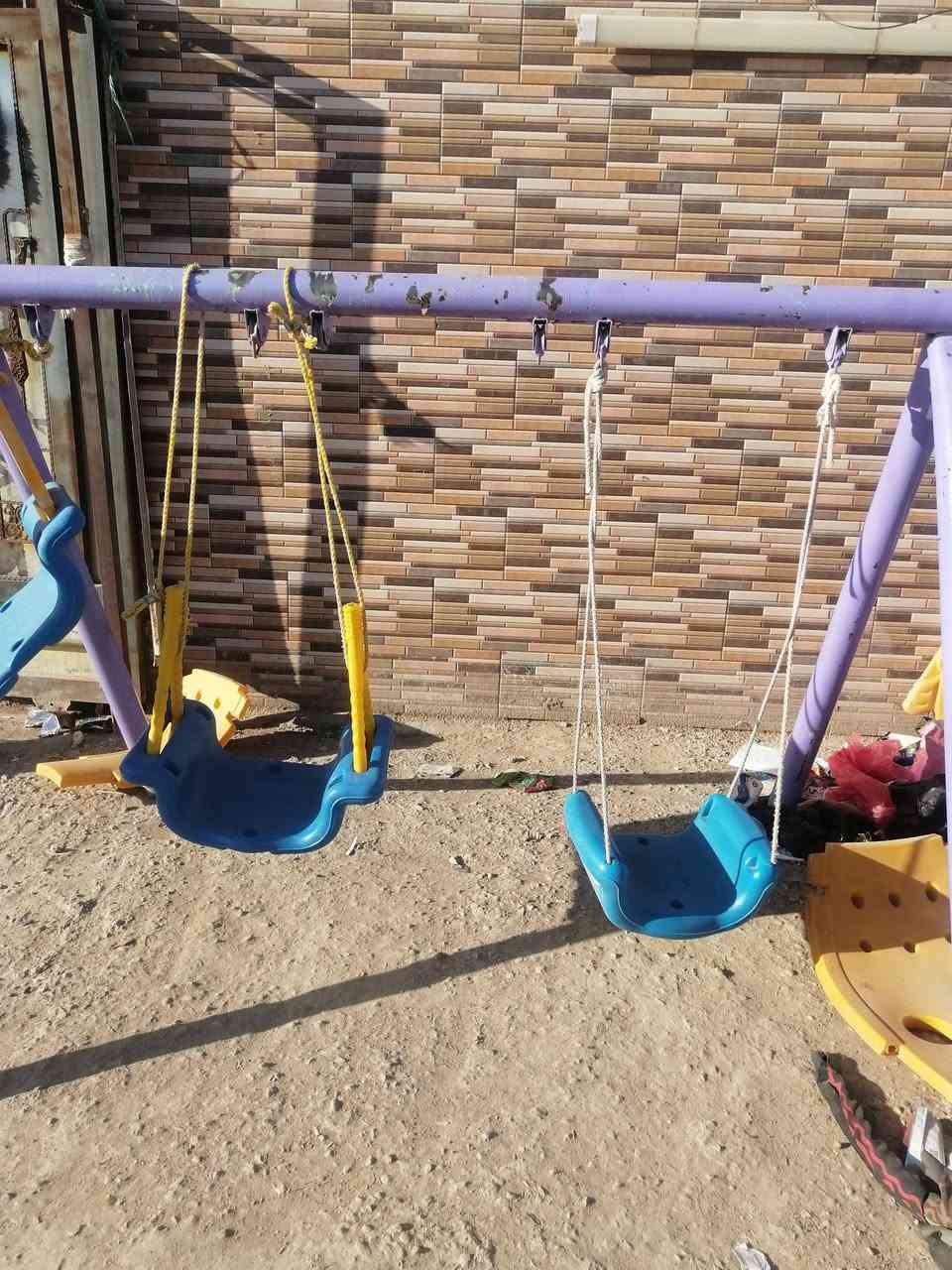 مراجيح ثنين وشجره وكاونتر لبيع خشب تركي صاج عوزه ترتيب قليل نتصال *********** و تراسل
