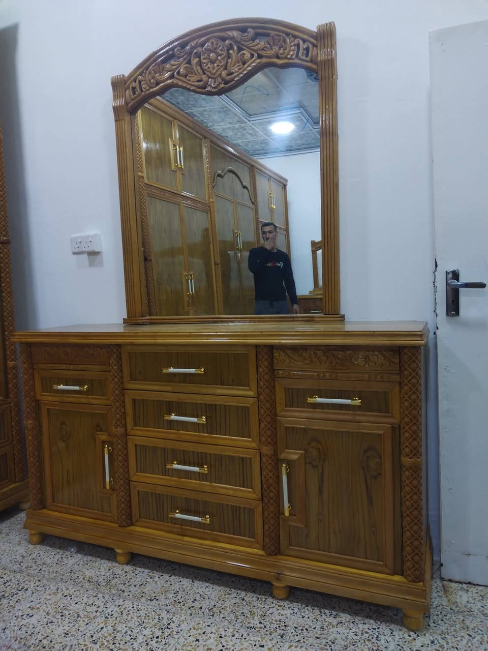 معرض الريان لبيع غرف النوم بالاقساط المريح الموصل الايمن الصناعة القديمه شارع اليابسات هاتف *********** كروك ***********
