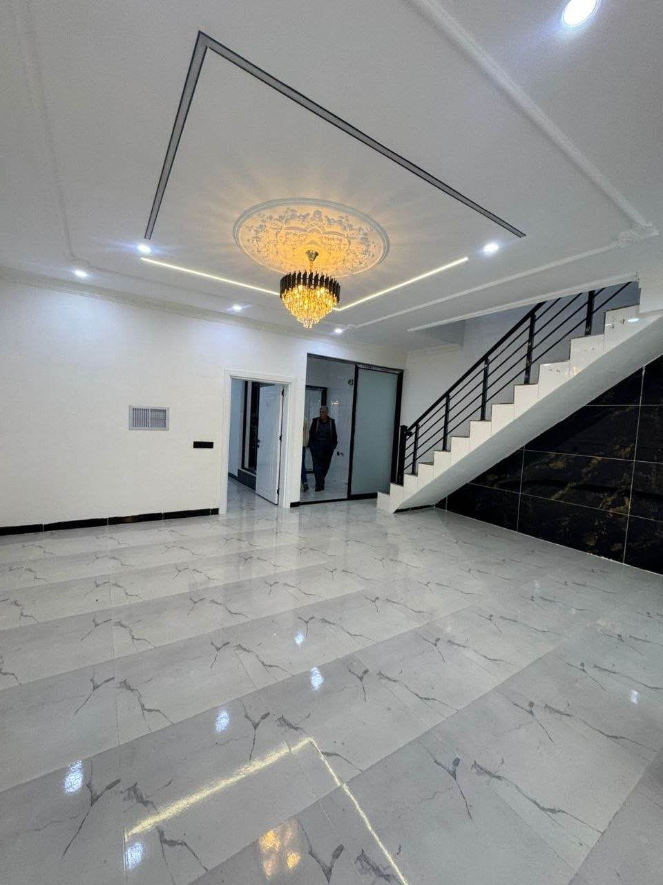 للبيع في اربيل حي 8 حصاروك  
سند طابو يتسجل بإسم اي عراقي
مساحة 125M+125M طابقين 
يتكون من⤵️
➖4غرف نوم 
➖استقبال
➖صاله
➖مطبخ
➖مجموعه صحيات
➖كراج
السعر 6 دفاتر و 60 ورقة فقط 

☎️📞 للاستفسار والتفاصيل:

***********(واتساب-اتصال)
***********(واتساب-اتصال)
***********(واتساب-اتصال)
————-⸻
🔹 إذا لم يكن هذا العقار مناسب لرغبتكم أو امكانيتكم ، زوروا قناتنا على التلكرام وتصفحوا مئات العروض الأخرى
https://t.me/qallaynwe 👈🏻 أربيل, العراق
