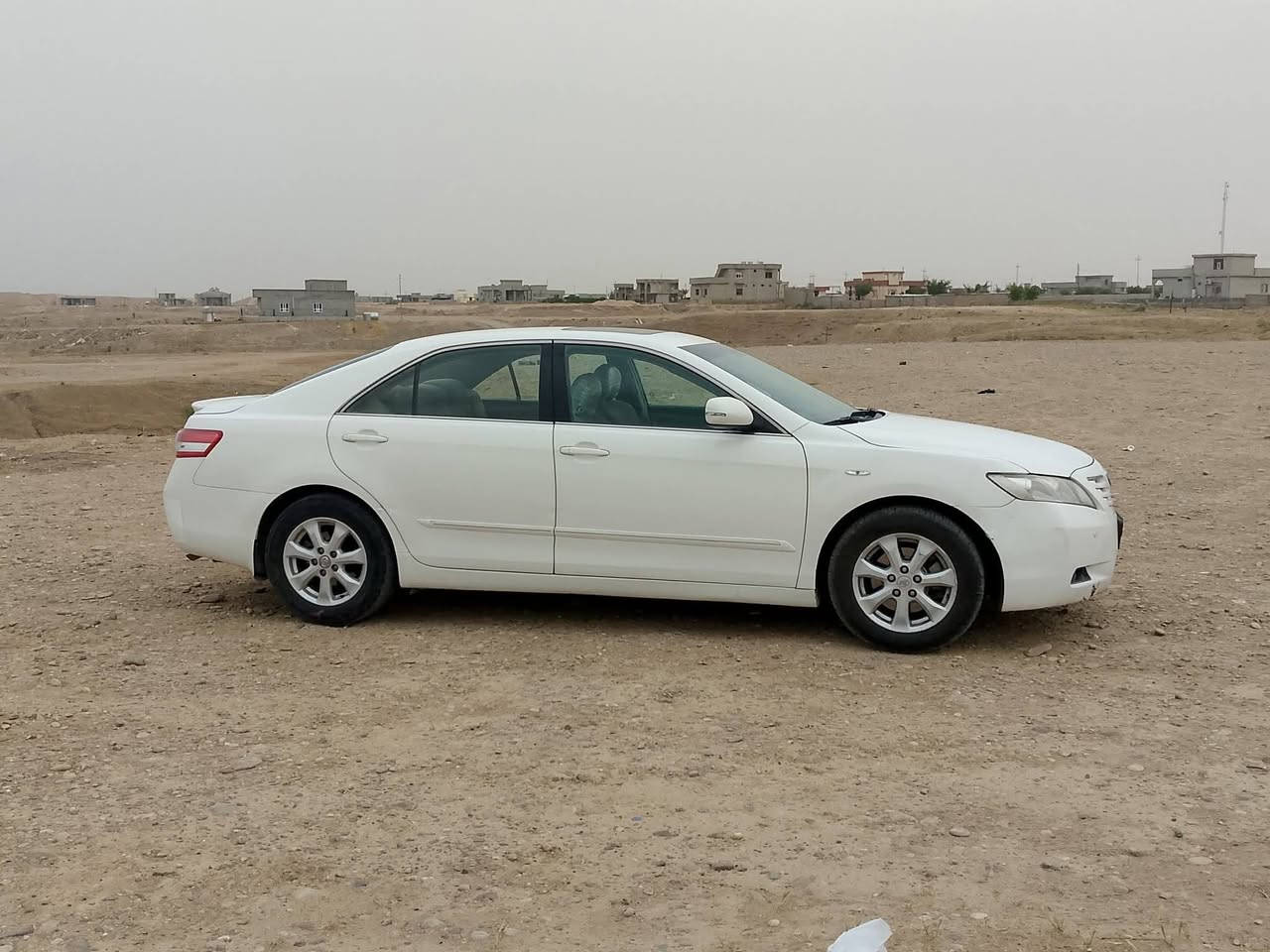 السلام عليكم
كامري ٢٠٠٩ خليجي فول مواصفات بدون بصمه

شاشه 
گير محرك فول
تدفئه تبريد كامل
صدر جديد
شوف العين
السعر 125$
***********
