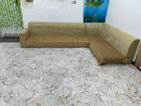 جلسه خشب ارتفاع ٣٠ سم  نضيفه كلش سعر ٣٠٠ وبيه مجال *********** مكان بصره
