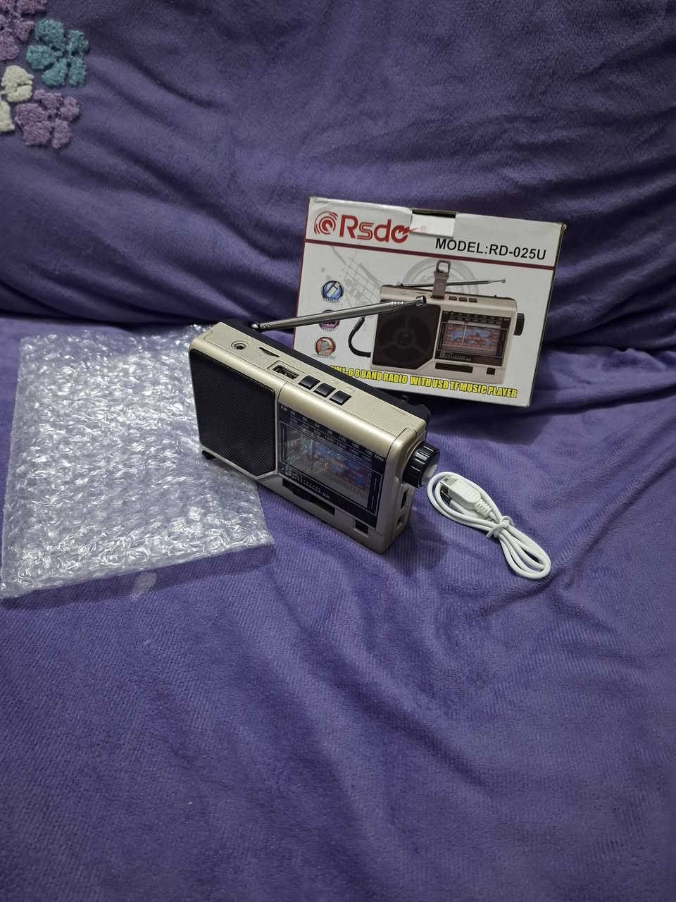 السلام عليكم للبيع راديو صغير ٨ موجات مع موجه FM ويشغل رام وفلاش ويكنك عالموبايل يشتغل بطاريات قلم او بطاريه موبايل نوكيا شحن السعر ٢٠ الف للاتصال ***********
***********
