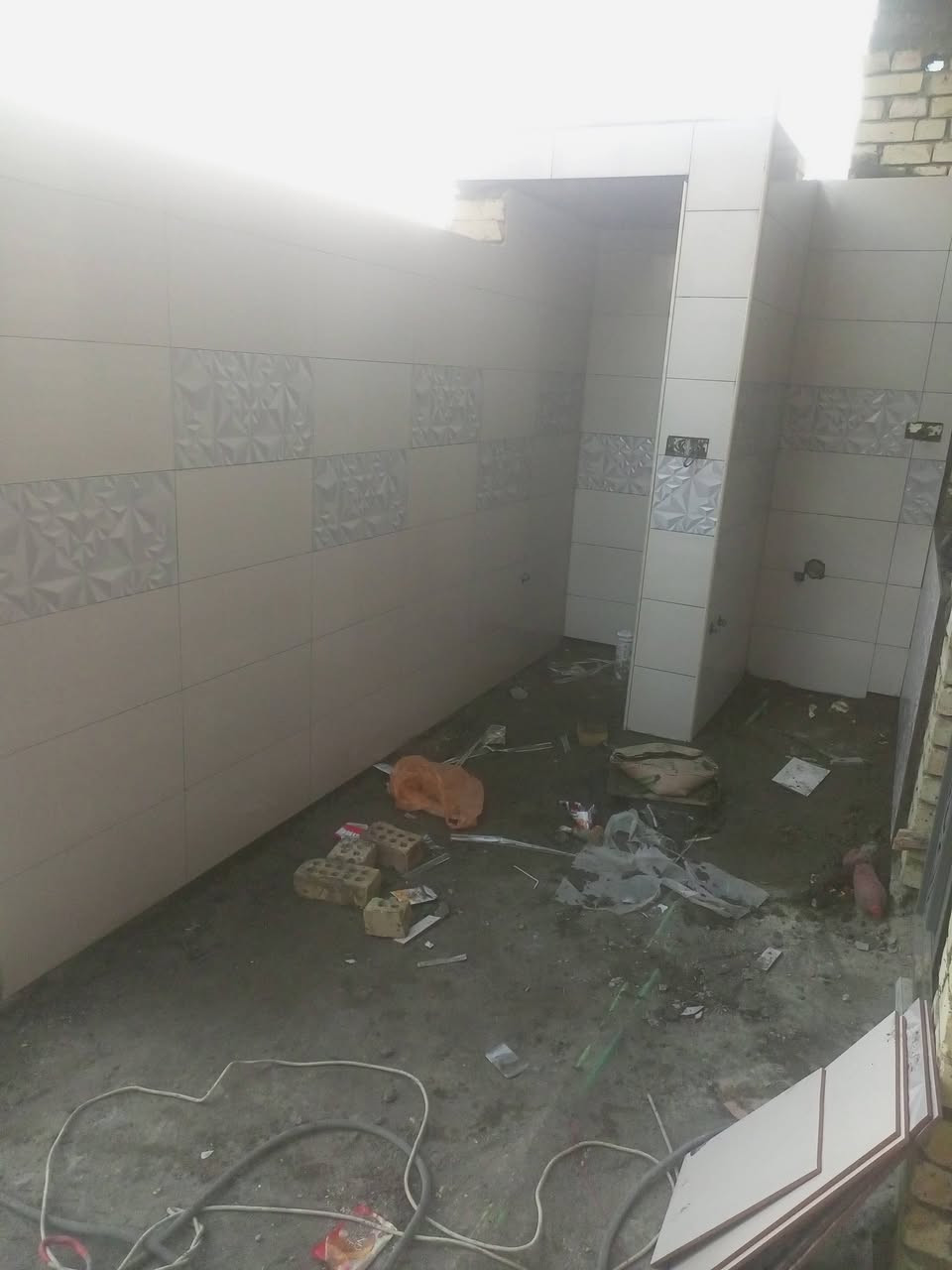 السلام عليكم خلفه سيراميك بورسلين وسيراميك درجة اولى وتسليم مهندس وهدا رقمى ***********
