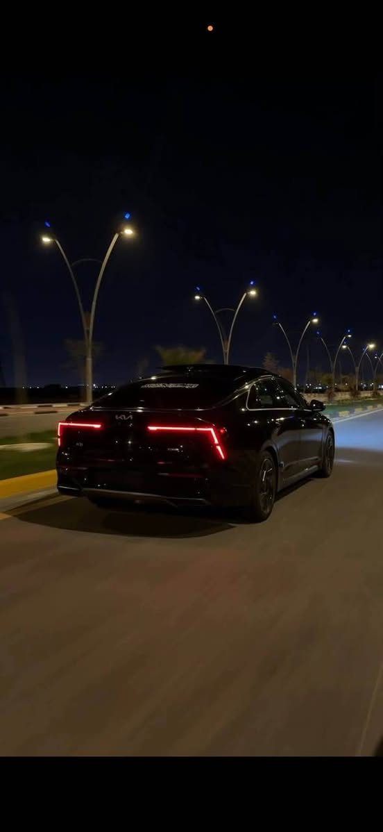 مديل 25 لون اسود مرقم بصرة باسمي حرة ضررها جاملغ وبنيد مبدلات تفصيخ وماكو اي برغي غيرهن مفتوح بكل السيارة فول مواصفات للأخير كشنات اسود وابيض تدفئة تحكم بصوت المحرك وهواي مواصفات معروفة 
مغلف بنيد لون اسود طافي والصندوق 
السيارة كلش معتني بيها وجديدة بانزين كله سوبر واذا ماكو سوبر ف محسن 
ماعدا هاي الفترة لان أزمة بانزين 
محرك 2.5 تنفس طبيعي 
للتواصل *********** فقط على هذا الرقم وغير متواجد بالتطبيق . البصرة, العراق
