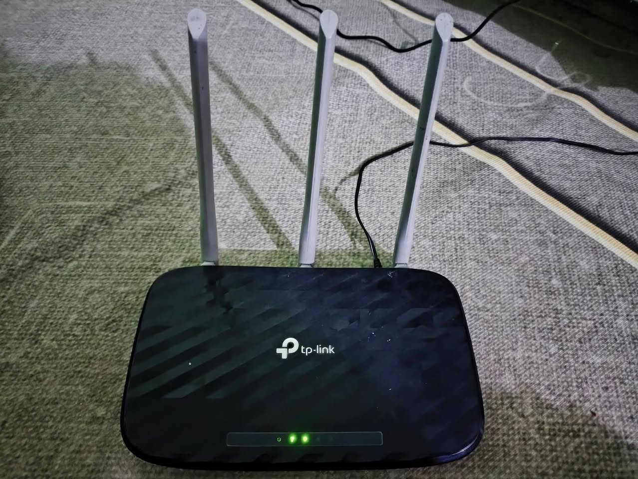 للبيع في الحلة - بابل

Ubiquiti (LiteBeam )5( 1- لايت بيم 5 أصلي

شغال 100% ومجرب، نظيف

. يلقط مسافات بعيدة 5-10كم، يصلح للاشتراكات

TP-Link Archer C50 راوتر

dual band 2.4 + 5GHz ،ثلاث أنتينات .

. تغطية قوية للبيت أو المحل

شغال ومجرب

السعر :

النانو 55 ألف

الراوتر 25 ألف

الاثنين سوة: 75 ألف (نهائي)

المكان: الحلة

التواصل خاص أو واتساب ***********

التجربة قبل الشراء، والجهازين نظافات
