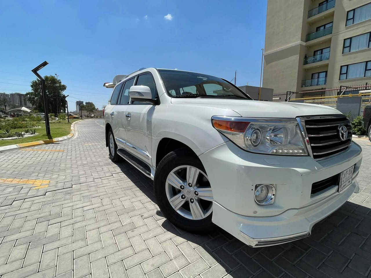 تويوتا لاندكروزر  خليجي بريمير 2015
🚗 فول مواصفات سلايت
⛽ السيارة بانزين وعليها صيانة منظومة كاملة
🛞 تخم تايرات من تاير مول
🪑 داخلية مغلفة تغليف جديد
💡 لايت زينون
⚙️ مكينة وكير مكفولات
🛠️ صدر جديد
📷 كامرة تسجيل أمامية وخلفية
🛞 سبير منازل
🎵 سستم سماعات
🎨 بيها قطعة صبغ نص الجاملغ الخلف فقط
🚪 الباب الخلفي نفس الجهة مفتوح براغي
✅ باقي السيارة مكفولة
📏 ماشية 195 ألف
📄 رقم بغداد وعليها غرامات تنزل من السعر

📮 السـعـر ٣٤ الف وبيه مجال بسيط 

مكان تواجد السيارة: بغداد - حي الحسين
رقم صاحب السيارة:
***********
***********
