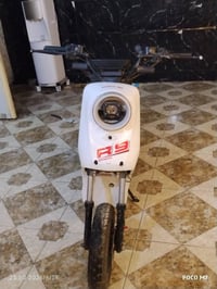 R9 • ابيض • محتاج تصليح