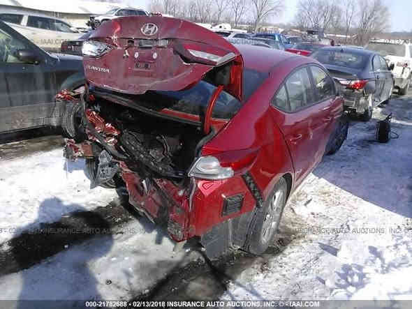 النترا موديل ١٧لون ماروني رقم أربيل حادثها كبالكم بدون ايرباك بيها ٤قطع صبغ وحاليا جاردات السياره جاهزه من كل شي السعر ١٠٣ للاستفسار واتساب *********** بغداد
