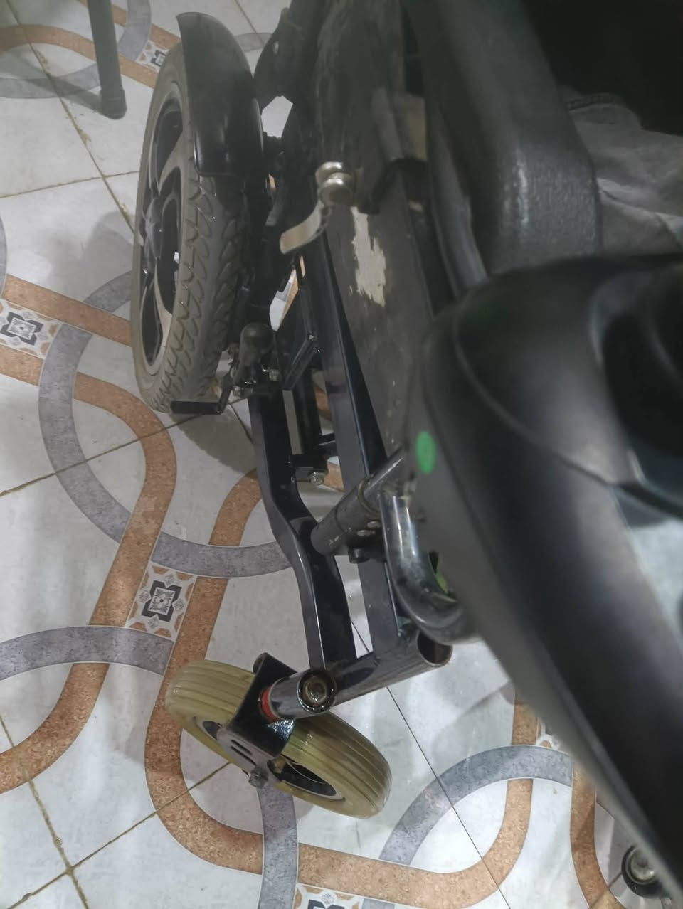 السلام عليكم
عدنه عربانه للبيع +كير جديد +وبطاريات جديده+سعر300 وبيه مجال 
محافظه بابل 
رقم الهاتف ***********
