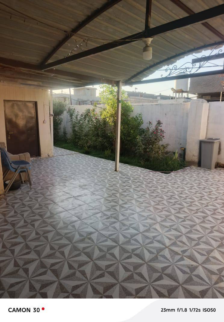 السلام عليكم بيت للبيع طابو زارعي ٢٥
٢٠٠متر حي المغرب مقابل عمارة فلاح
غرفتين نوم إستقبال مطبخ صاله صحيات
 كلشي موضح بالصور حته الشارع 
مستعجل على بيعته السعر ٢٧مليون 
***********
