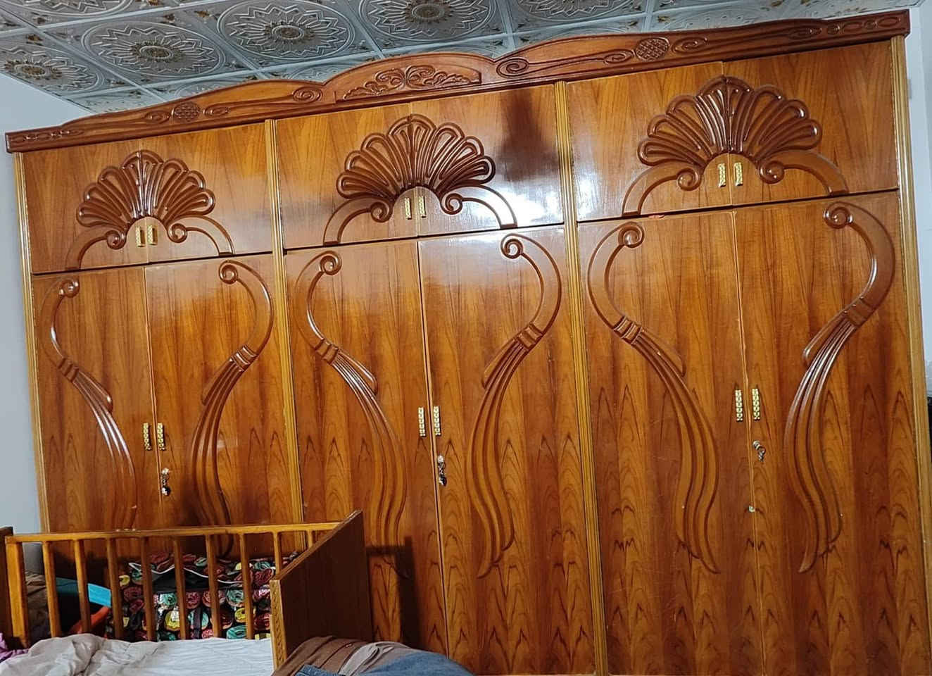 للبيع غرفة اخشاب صاج عراقي
مابيها ضرر
(٥) قطع

للتواصل
***********
