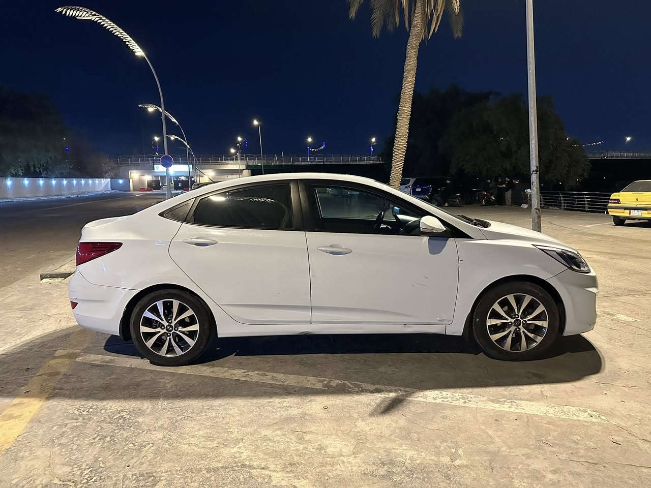 السلام عليكم  اكسنت خليجيه  للبيع موديل 2016 السياره فول مواصفات مع فتحه محرك 1600 السياره حادثه بجم وبنيد مبدلات مال تفصيخ. علماً  ان الحادث ما واصل للدواخل  سعرها 95 
 للتواصل الرقم فقط واتساب ***********
