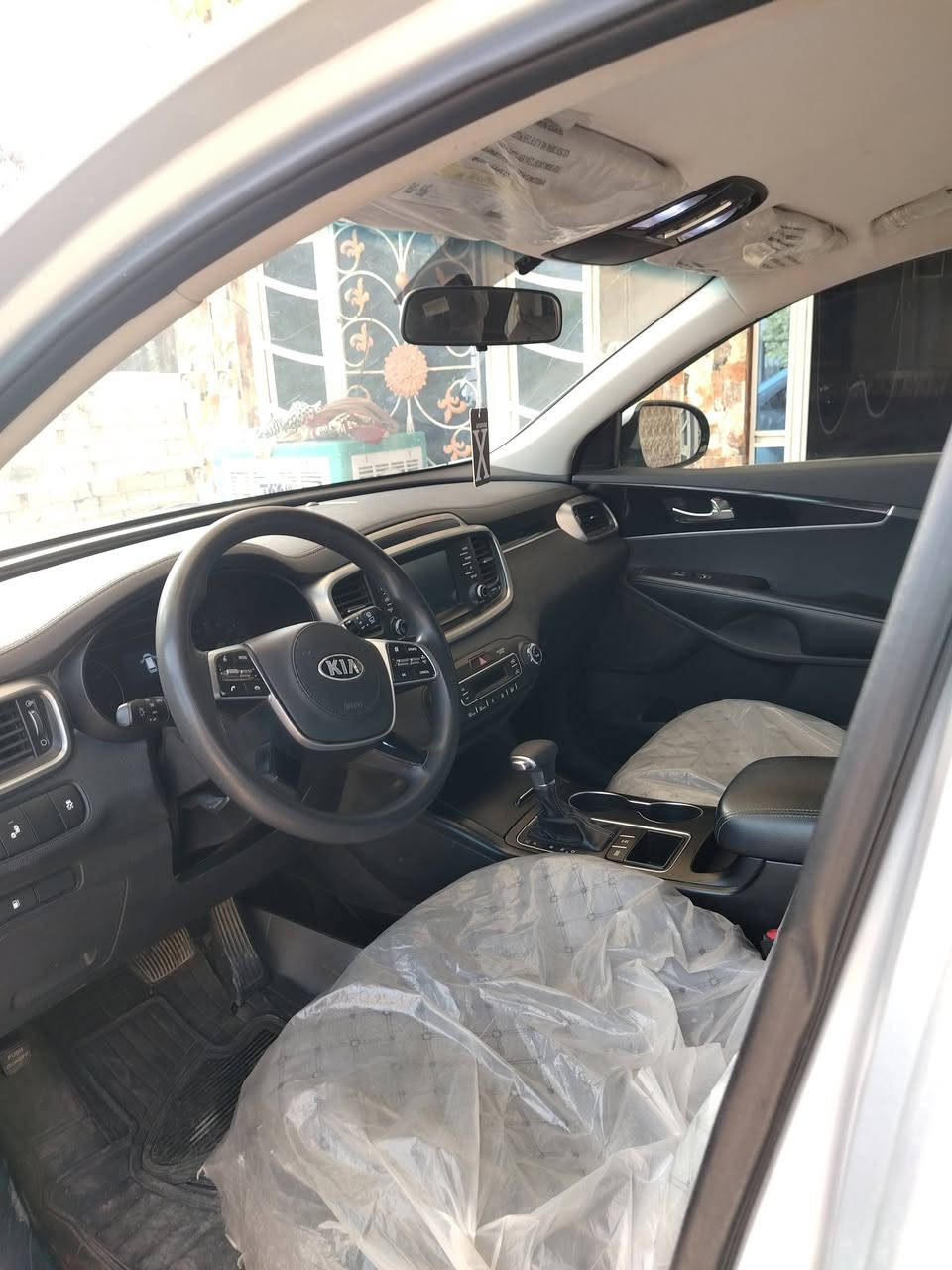 السلام عليكم كيا سورنتو وارد امريكي موديل 19   7راكب مكينه 6vضررها جاملغ الايسر الامامي صبغ بدون تبديل وبارد بالبنيد كشنات جلد السعر225 وبيها مجال للشراي للاستفسار الاتصال ***********

