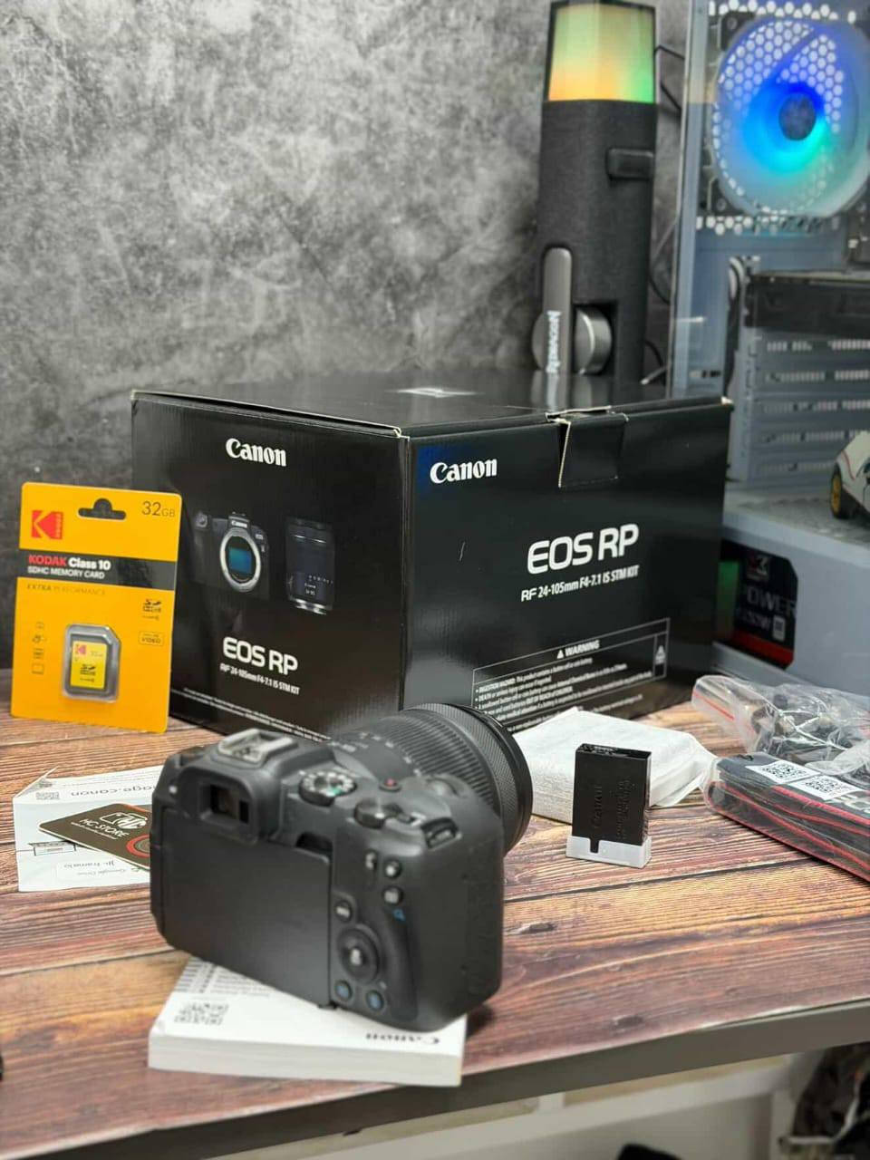 ⁨	⁨	⁨	📸 Canon RP Kit + عدسة 24-105mm الأصلية
كامرة Canon EOS RP مع عدستها الأصلية بحالة شبه جديدة جداً — استخدام خفيف جداً.

🔹 الحالة: شبه جديدة (كل الملحقات أصلية ولم تُستخدم)
🔹 عداد الشتر: فقط ٧ك🔥
🔹 نظافة عالية جداً

🎁 الملحقات:
• الكرتون الأصلي
• الشاحن الأصلي
• الحزام الأصلي
• البطارية الأصلية
• كتيبات التشغيل
• رام 32GB هدية 🎁

⸻

⚙️ المواصفات:

✅ حساس فل فريم بدقة 26.2 ميگابكسل
✅ تصوير فيديو 4K
✅ شاشة لمس متحركة بالكامل
✅ نظام فوكس احترافي Dual Pixel
✅ تصوير مستمر سريع
✅ حجم خفيف ومثالية للتصوير والسفر
✅ واي فاي وبلوتوث لنقل الصور بسهولة

⸻

 السعر خاص


**إذا كنت صاحب هذا الإعلان وتريد حذفه لأي سبب، رجاءا أرسل رسالة إلى الدعم الفني**