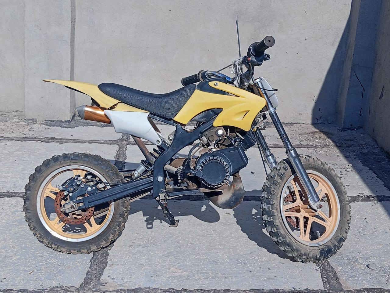 السلام عليكم
دراجة جبلية صغيرة للبيع نظافة فول شرط الشغل والفحص السعر 500$ وبيها مجال بسيط مكاني الامين تواصل خاص او الاتصال ***********
