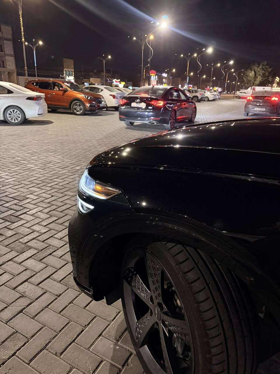 جينيسزز gv70 موديل 22 وارد 
6 سلندر توين تيربو محرك 3.5
فوووول واحد على واحد 
برستيج اعلى المواصفات 
معروفه مواصفات البرستيج شنو الي بالك موجود من تحكمات من مساج من بنراما ........
مغلفه ppf بلكامل ظمان 10 سنوات 
سياره ماشيه 59 الف
جاهزه من كلشي 
رقم اربيل بسمي 
ضرر فقط قبق جنطه بدون دواخل بدون اريباكات 
مكان السيارة كربلاء للاستفسار اكثر اتصل ***********
السعر 350$ بية مجال بسيط
