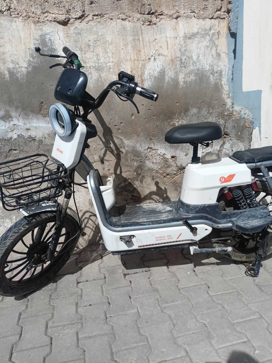 بايسكل شحن للبيع جديد 2025

وكله شغال نقص فقط بطاريات 

السعر 160وبي مجال


**إذا كنت صاحب هذا الإعلان وتريد حذفه لأي سبب، رجاءا أرسل رسالة إلى الدعم الفني**