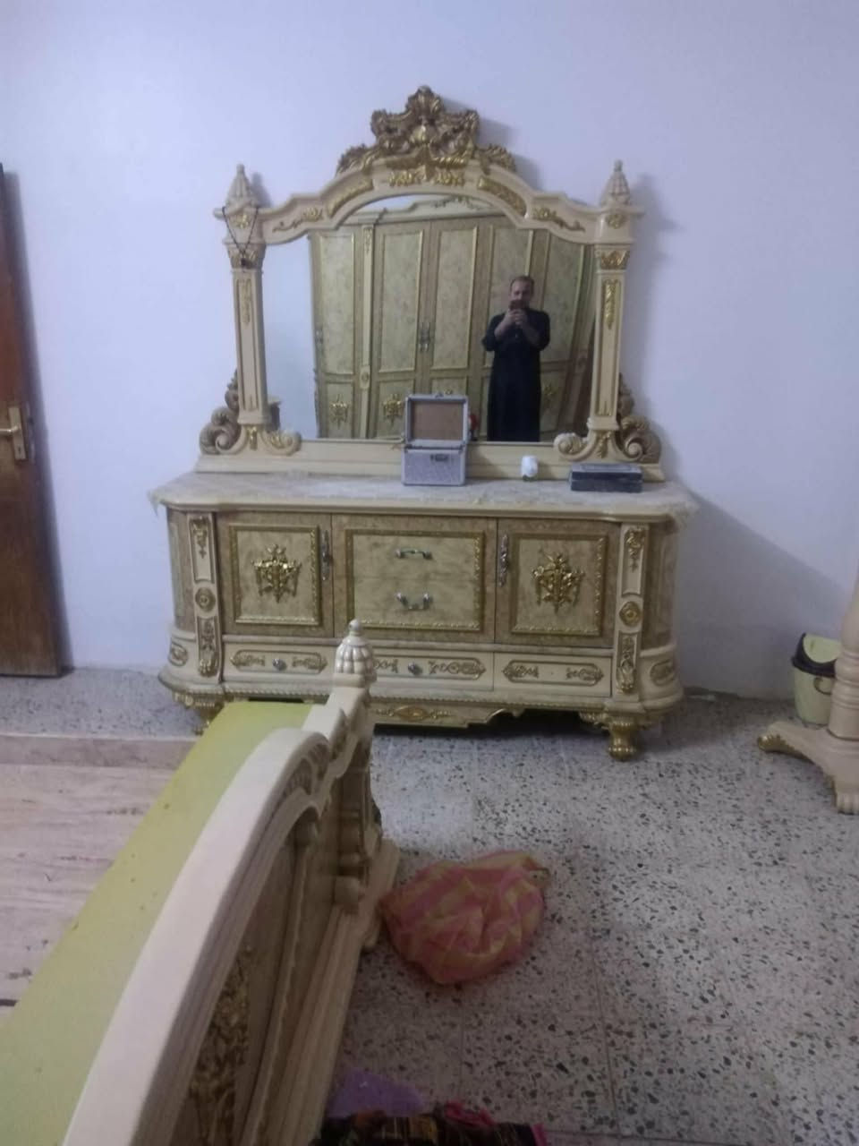 غرفه تكمه. نضيفه مابيها اي جلخ السعر 550 . بيها مجال. المكان هيت


**إذا كنت صاحب هذا الإعلان وتريد حذفه لأي سبب، رجاءا أرسل رسالة إلى الدعم الفني**