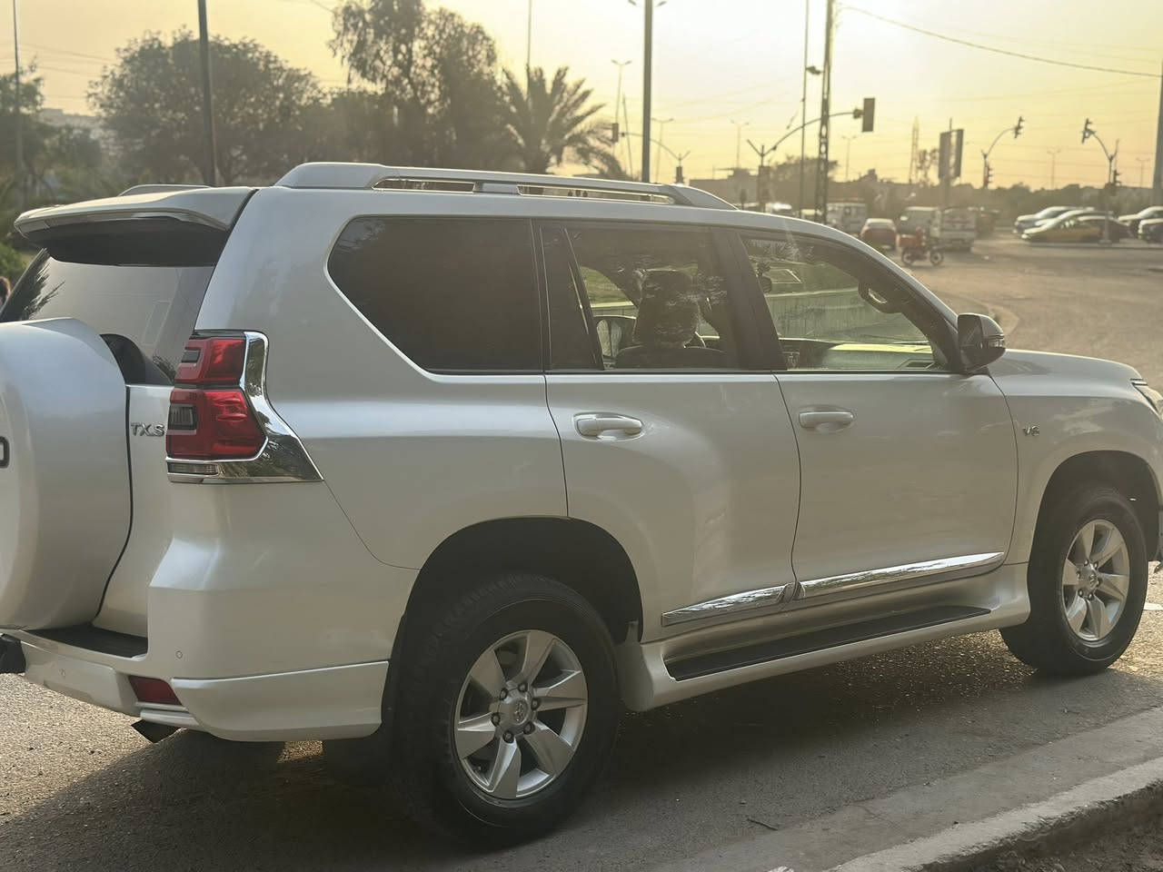 سلام عليكم
برادو 2020 TXS كفاله عامه
رقم بغداد 
ماشيه 53 الف فقط 🎁 
لايت عالي ناصي زينون 
زراك لايت 
كشنات كهرباء 
مري شفط
٣ قطع تبريد
تشغيل عن بعد 
السعر 43 ونص 
*********** 
مكانها بغداد حي الجهاد
