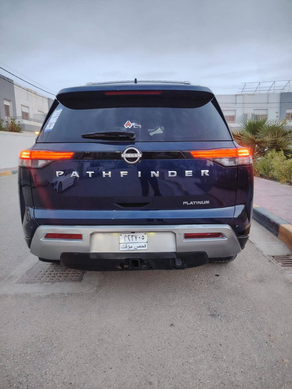 🚗 NISSAN PATHFINDER SL PLUS VIP 4WD - 2023

🔹 المواصفات الأساسية:

- المحرك: 6 سلندر 3.5L
- القوة: 284 حصان
- العزم: 351 نيوتن متر
- الجير: أوتوماتيك 9 سرعات نوع ZF
- المسافة المقطوعة : 17 ألف مايل
- عدد المقاعد: 7 ركاب

📌 الحالة:

- ضربة خفيفة (قبق الجنطة + مقدمة البنيد )
- تم تبديل القطع وكالة 
- السيارة نظيفة جداً (قطرة صبغ ما بيها)

🔥 المواصفات (SL Plus VIP فل كامل):

🎵 الأنظمة الترفيهية:

- نظام صوت BOSE (13 سماعة)
- شاشة لمس 9 إنج
- Apple CarPlay + Android Auto
- شاحن لاسلكي
- منافذ USB + AUX

🛋️ الراحة والداخلية:

- مقاعد جلد VIP
- تحكم كهربائي للمقاعد
- مقاعد تدفئة
- ستيرن تدفئة
- تبريد/تكييف ثلاثي (3 Zone)
- بصمة تشغيل + بصمة 4 أبواب
- تشغيل عن بعد

🛡️ أنظمة الأمان:

- رادار أمامي (تحذير + الحفاظ على المسار)
- رادارات جانبية (نقاط عمياء)
- رادار خلفي
- حساسات أمامية + خلفية
- كاميرات 360°
- مانع انزلاق + ABS
- نظام الثبات الإلكتروني

⚙️ أنظمة القيادة:

- Drive Modes (Eco / Normal / Sport / Snow / Off-road)
- كروز كنترول
- Auto Hold
- هاند بريك إلكتروني
- Auto Start / Stop

📦 الإضافات:

- فتحة سقف بانوراما
- باب خلفي كهربائي
- مرايا كهرباء + طي أوتوماتيك
- إنارة LED أمامية وخلفية

✨ سيارة استخدام خفيف، جاهزة وما تحتاج شي

السعر 250$

📞 للتواصل: ***********
مكان السيارة : بابل / الحله
